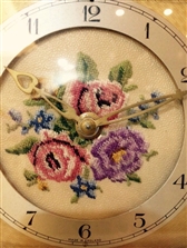 Đồng hồ để bàn cổ England, vỏ họa tiết hoa văn bằng đồng cực đẹp - mã số MS787