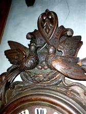 Đồng hồ cổ phù điêu gỗ mặt men hạt có đôi chim cu đánh gông vòng  - mã số MS969