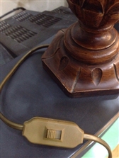 Đèn điện Pháp xưa, thân gỗ, chao da dê nguyên bản - mã số MS722